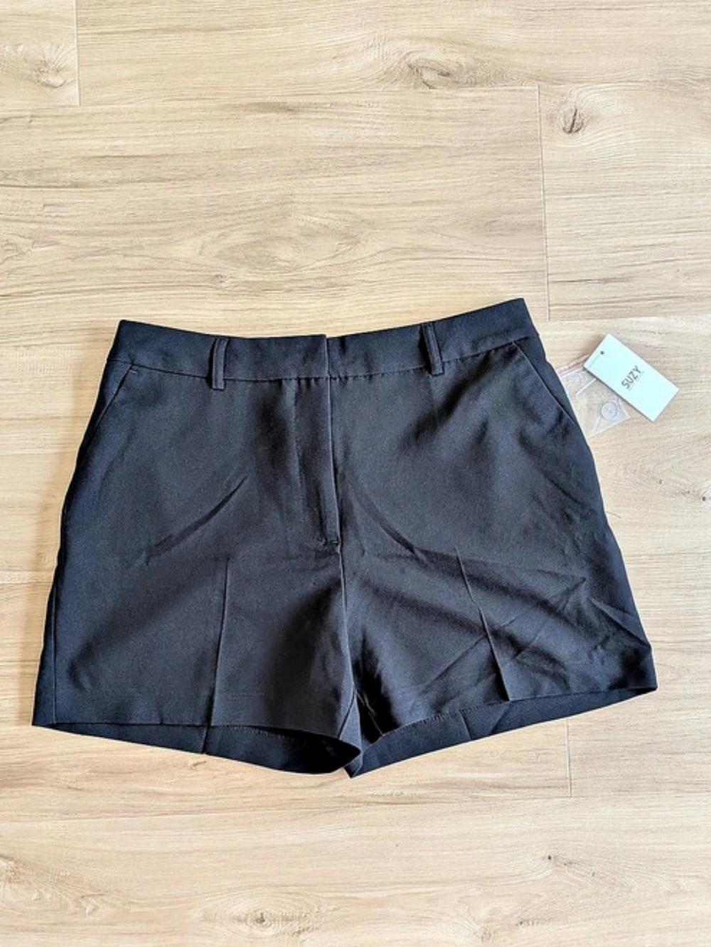 SUZY Shorts in Black
